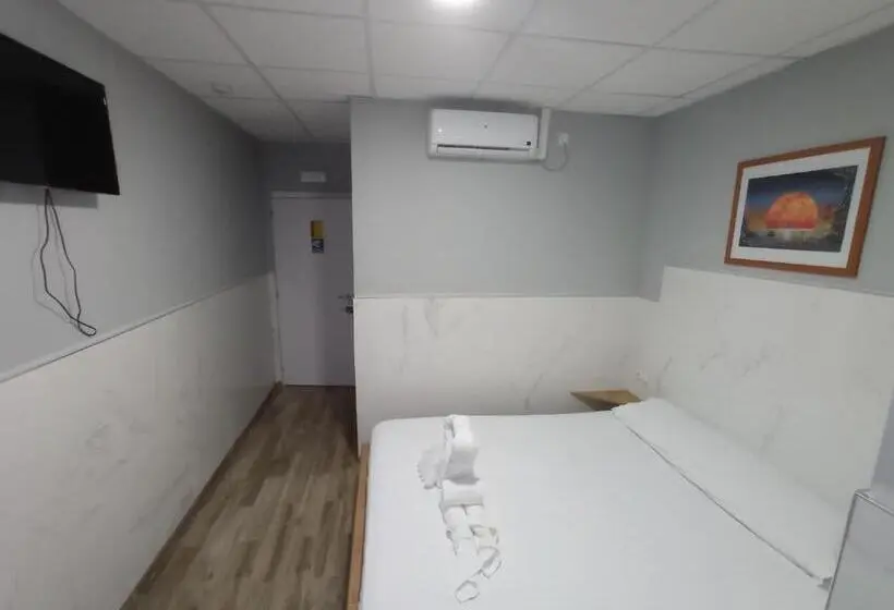 اتاق استاندارد با چشم‌انداز استخر, Hostal Avenida Andalucia   Solo Adultos
