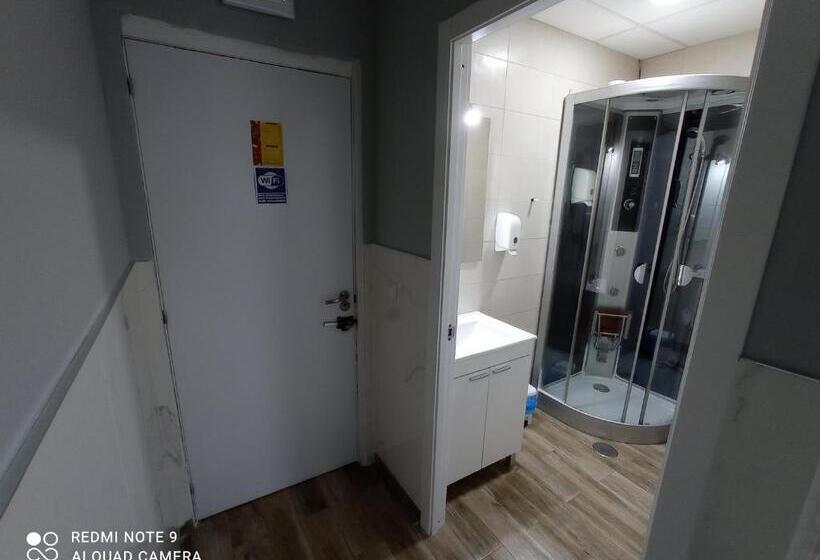 اتاق استاندارد با چشمانداز استخر, Hostal Avenida Andalucia Solo Adultos