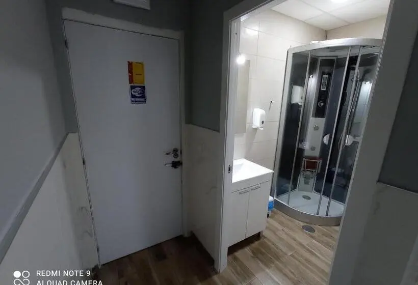 اتاق استاندارد با چشم‌انداز استخر, Hostal Avenida Andalucia   Solo Adultos