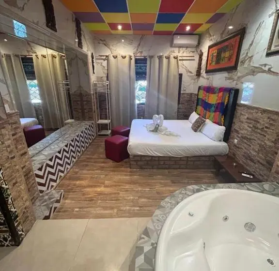 سوییت جونیور, Hostal Avenida Andalucia   Solo Adultos