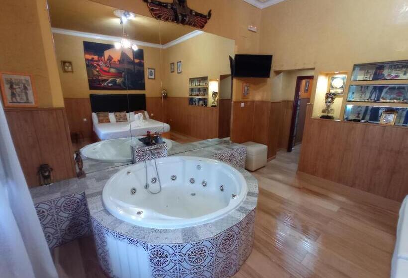 سوییت جونیور, Hostal Avenida Andalucia Solo Adultos