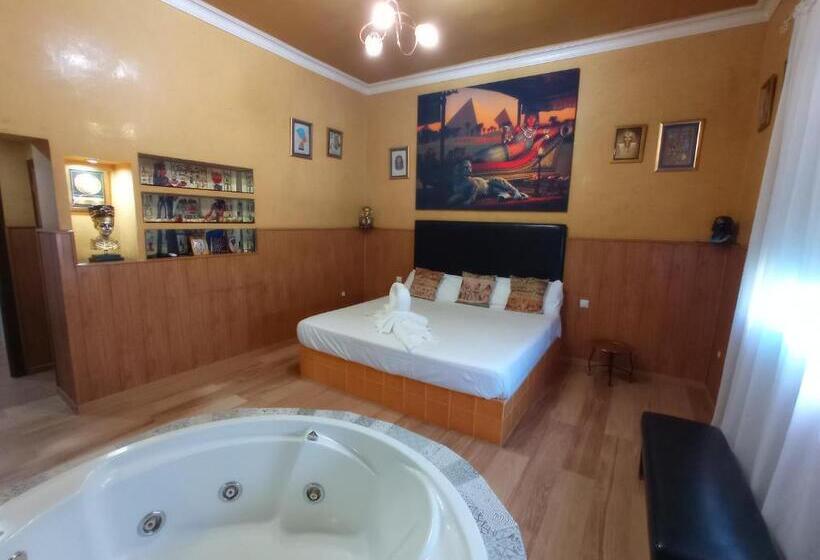 سوییت جونیور, Hostal Avenida Andalucia Solo Adultos