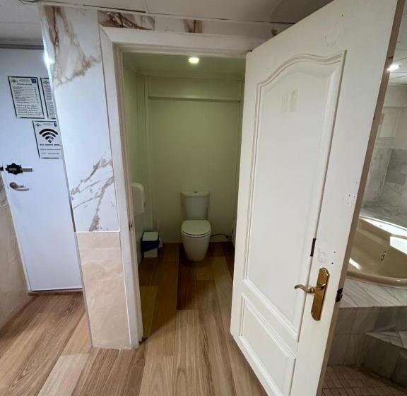 اتاق استاندارد با وان آب گرم, Hostal Avenida Andalucia   Solo Adultos