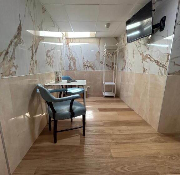 اتاق استاندارد با وان آب گرم, Hostal Avenida Andalucia Solo Adultos