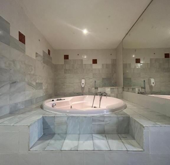 اتاق استاندارد با وان آب گرم, Hostal Avenida Andalucia   Solo Adultos