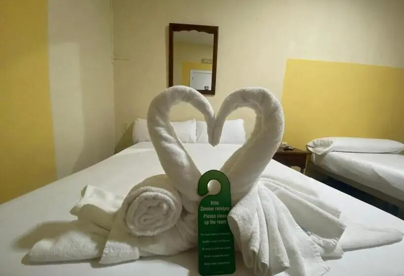 اتاق استاندارد سه تخته با سرویس بهداشتی مشترک, Hostal Avenida Andalucia   Solo Adultos