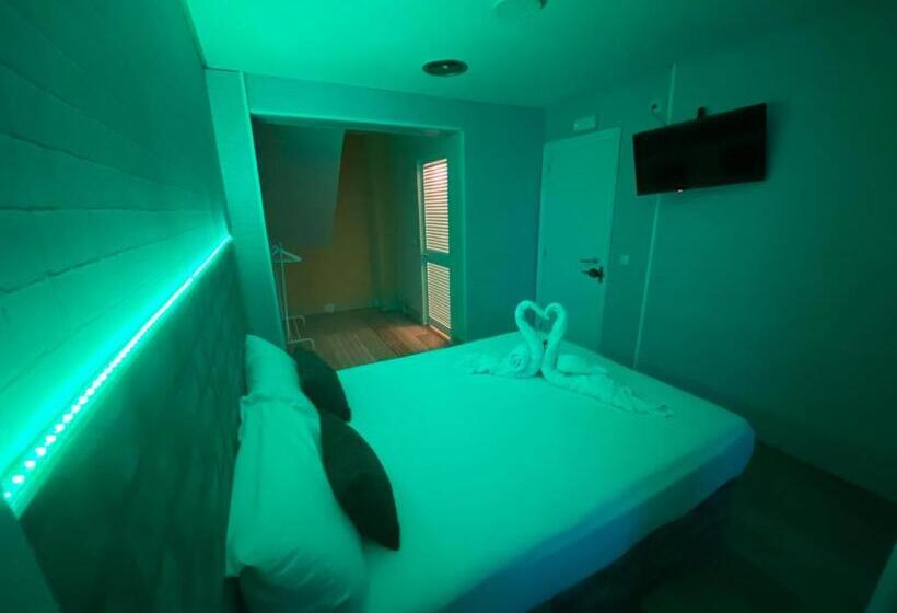 اتاق اکونومی, Hostal Avenida Andalucia Solo Adultos