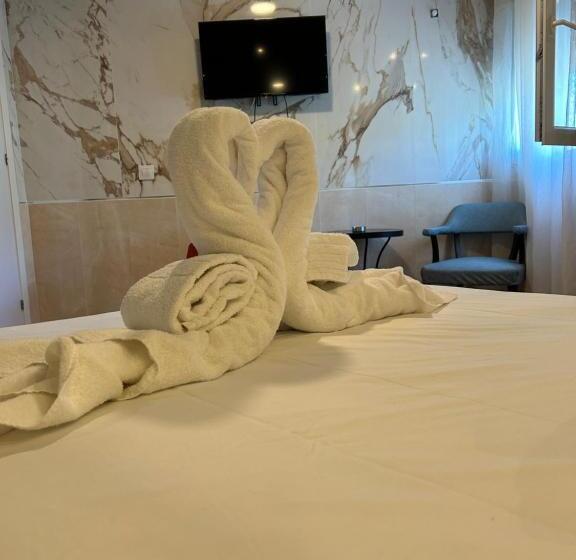 اتاق استاندارد با وان آب گرم, Hostal Avenida Andalucia Solo Adultos