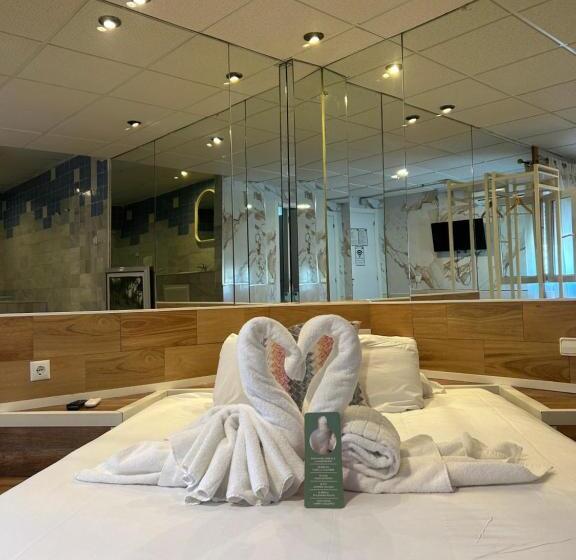 اتاق استاندارد با وان آب گرم, Hostal Avenida Andalucia Solo Adultos