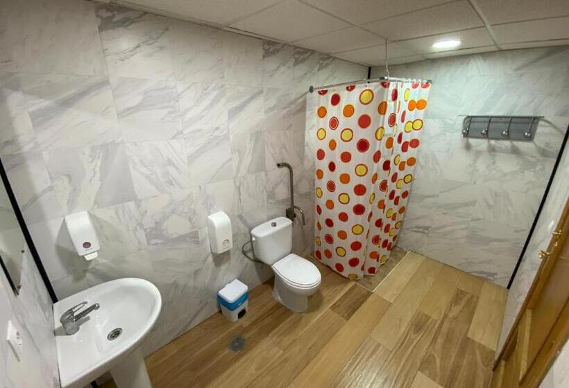 اتاق استاندارد با وان آب گرم, Hostal Avenida Andalucia Solo Adultos