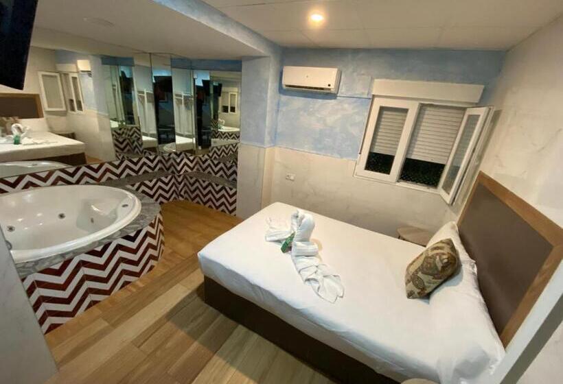 اتاق استاندارد با وان آب گرم, Hostal Avenida Andalucia   Solo Adultos
