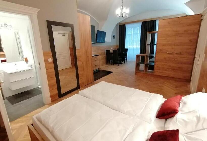استودیوی استاندارد, Golden Star  Premium Apartments