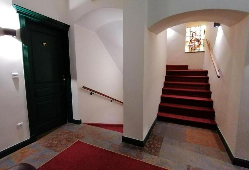 استودیوی استاندارد با چشم‌انداز شهر, Golden Star  Premium Apartments