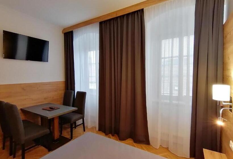 Студия Стандарт Вид на Город, Golden Star Premium Apartments