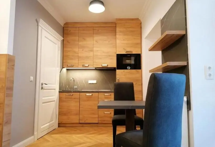 バルコニー付きスタンダードステューディオ, Golden Star Premium Apartments