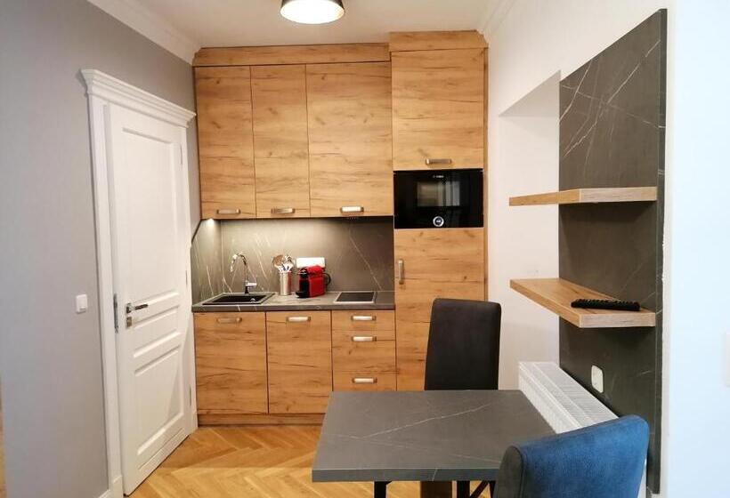 Студио Стандарт с Балконом, Golden Star Premium Apartments