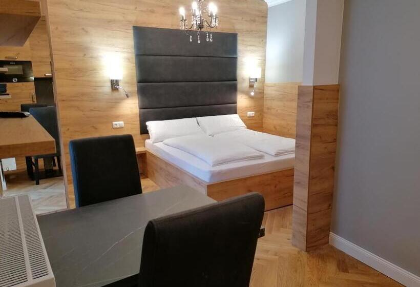 استودیو استاندارد با بالکن, Golden Star  Premium Apartments