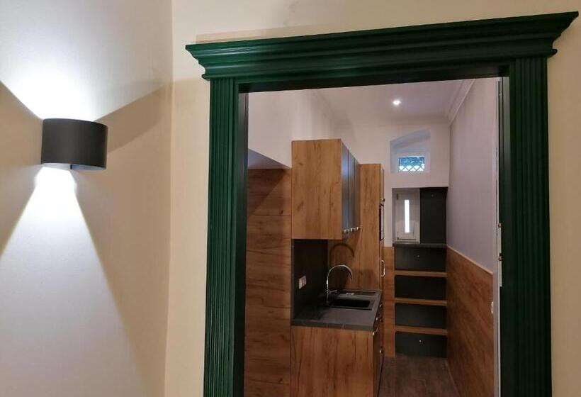 インサイドのスタンダードスタジオ, Golden Star  Premium Apartments