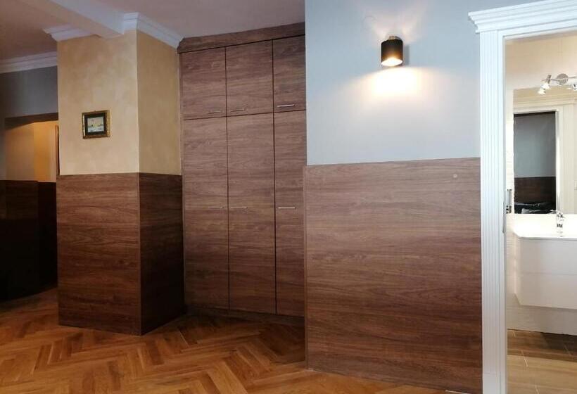 Апартаменты Внутренние 1 Спальня, Golden Star Premium Apartments