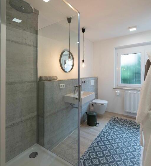 Quarto superior, Sali Homes Gaestehaus Lamm Obersulm