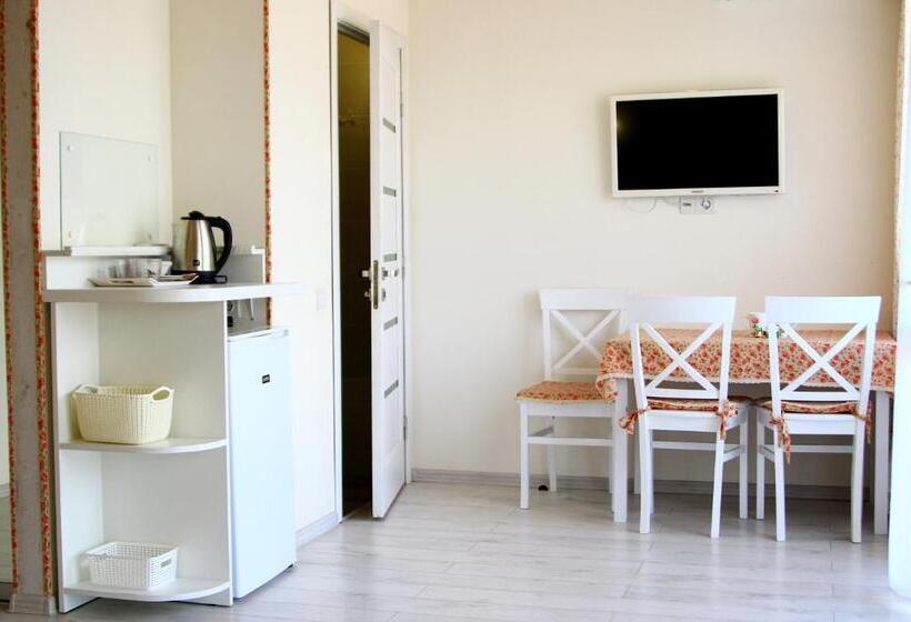 اتاق لوکس, Kvasova Voda