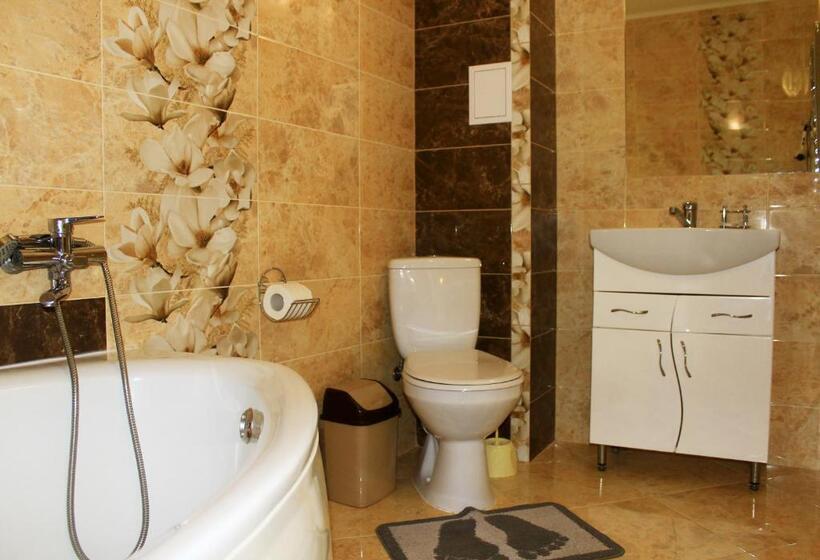 اتاق لوکس, Kvasova Voda