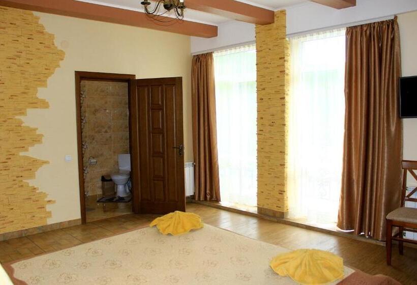 اتاق لوکس, Kvasova Voda