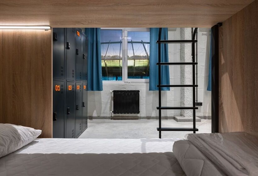 تختخواب در اتاق مشترک, Campus Community A