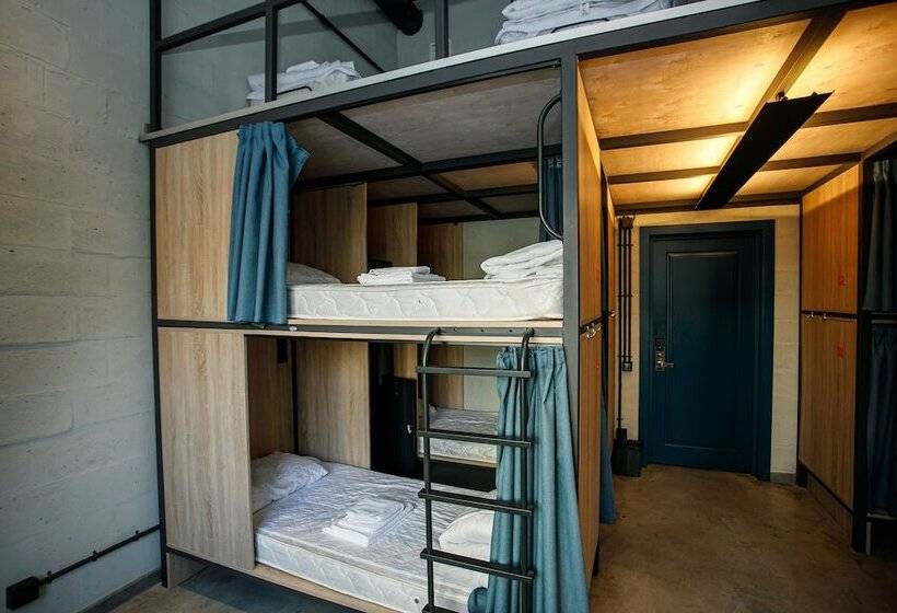 تختخواب در اتاق مشترک, Campus Community A