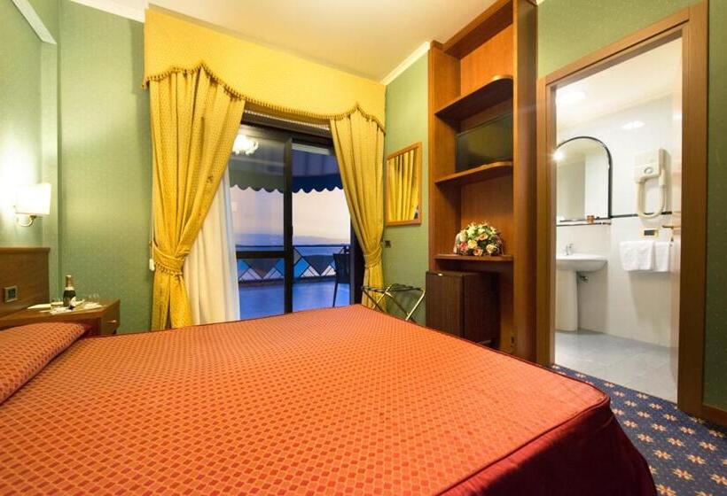Superior room with lake view, Lido   Beach And Palace