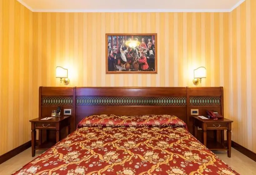 Standard Triple Room with Terrace, Lido Beach And Palace