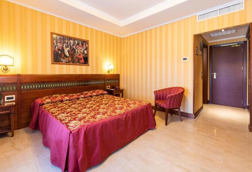 חדר סטנדרט לשלושה עם טרסה, Lido   Beach And Palace