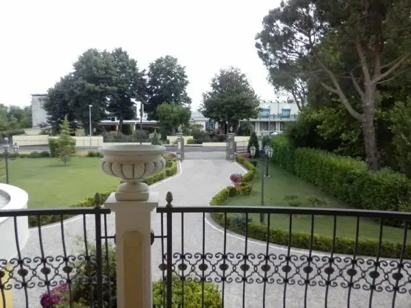 Standard Triple Room with Terrace, Lido Beach And Palace
