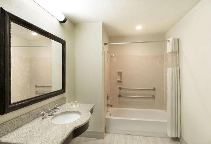 带大床的标准间, Days Inn By Wyndham Hammond