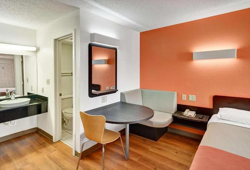 キングサイズベッドのスタンダードルーム, Motel 6lindale, Tx