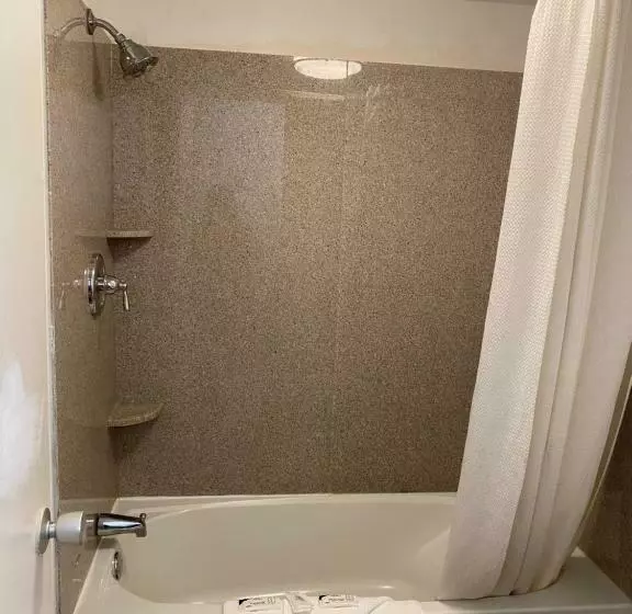 ２ダブルベッドのスタンダードルーム, Red Carpet Inn & Suites   Danville