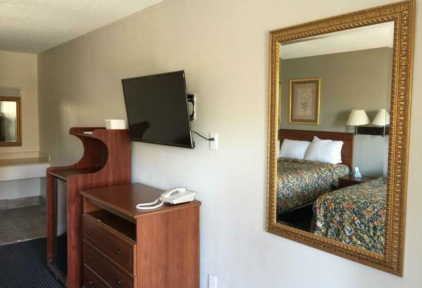 Номер Стандарт 2 Двуспальные Кровати, Red Carpet Inn & Suites   Danville