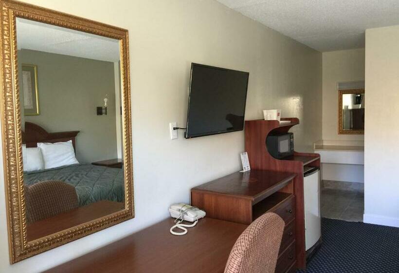 חדר סטנדרט שתי מיטות זוגיות, Red Carpet Inn & Suites   Danville