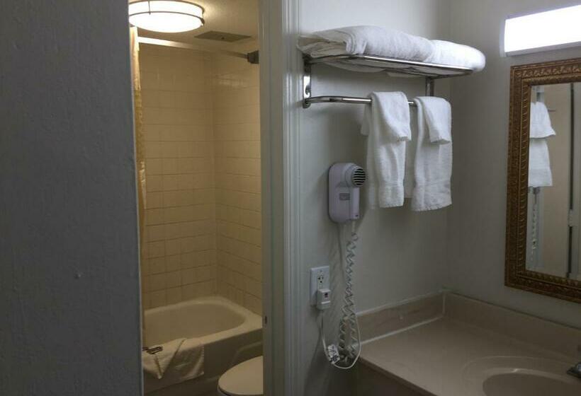 חדר סטנדרט שתי מיטות זוגיות, Red Carpet Inn & Suites   Danville