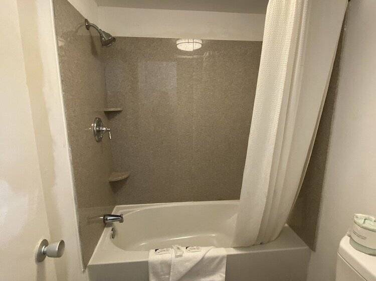 חדר סטנדרט שתי מיטות זוגיות, Red Carpet Inn & Suites   Danville