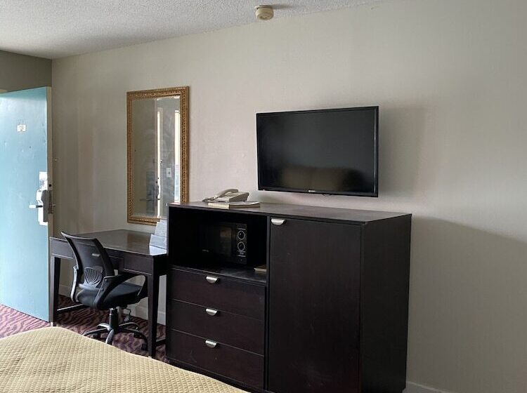 חדר סטנדרט שתי מיטות זוגיות, Red Carpet Inn & Suites   Danville