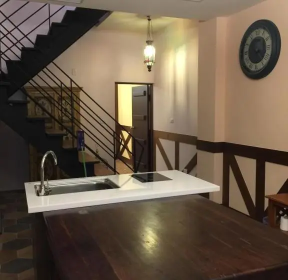 بنگله خانوادگی, Pretty Nanwan B&b
