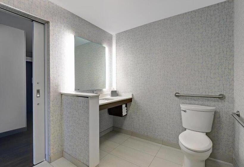 غرفة قياسية لذوى الاحتياجات الخاصة, Holiday Inn Express   Kingston West, An Ihg