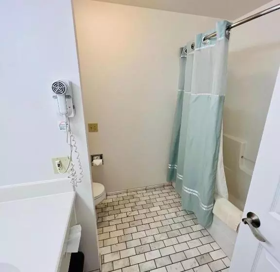 キングサイズベッドのデラックスルーム, Court Plaza Inn & Suites Of Mackinaw