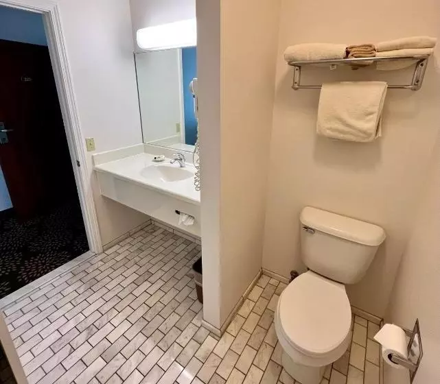 キングサイズベッドのデラックスルーム, Court Plaza Inn & Suites Of Mackinaw