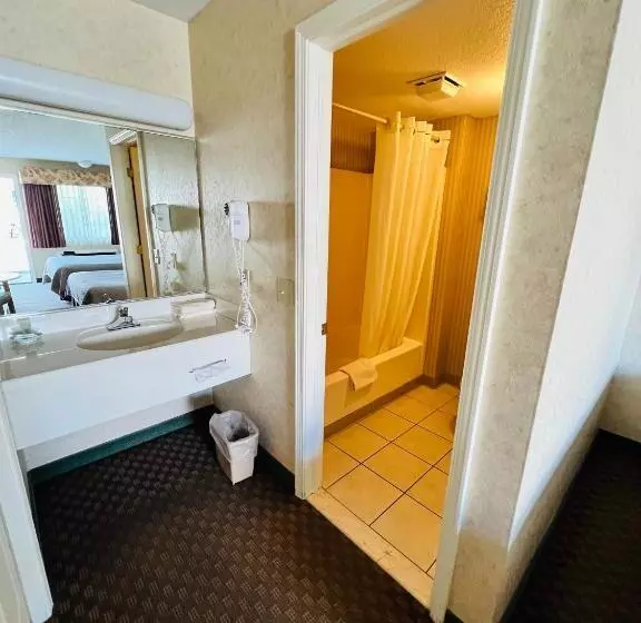 スタンダードルーム, Court Plaza Inn & Suites Of Mackinaw
