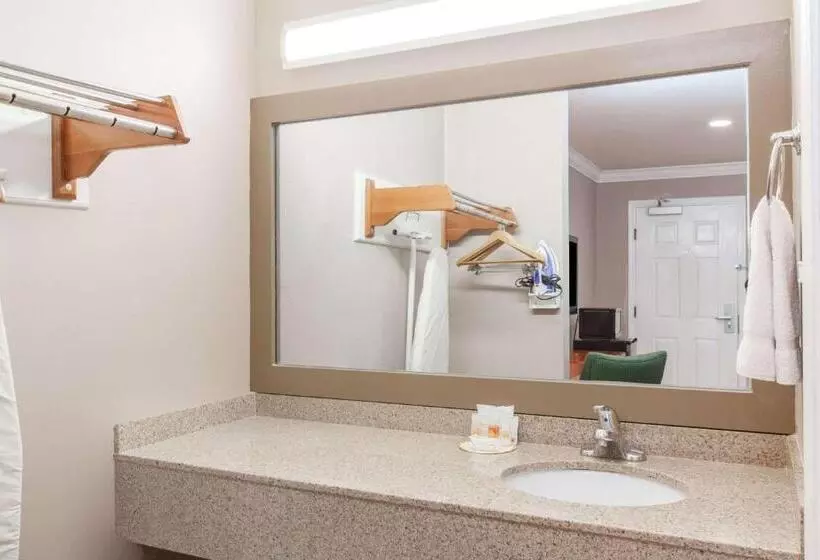 Standard-invahuone, Days Inn By Wyndham San Francisco S/oyster Point Airport