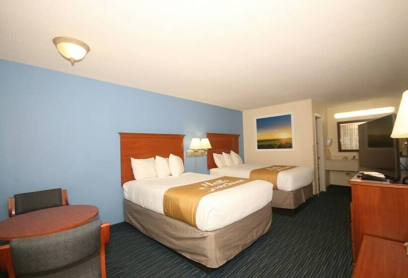 带2个双人床的标准工作室, Days Inn By Wyndham Winston Salem North