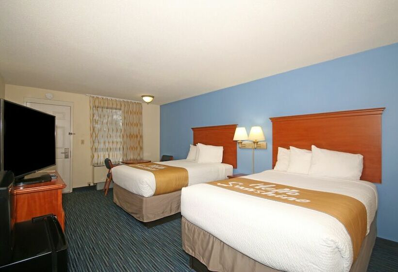 Номер Стандарт 2 Двуспальные Кровати, Days Inn By Wyndham Winston Salem North