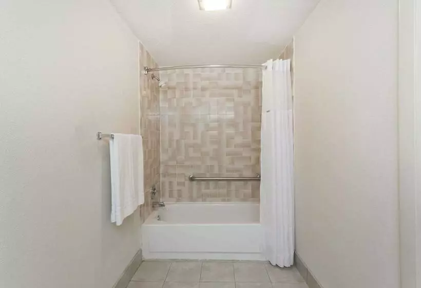 اتاق استاندارد با 2 تخت دوبل, Days Inn By Wyndham Winston Salem North